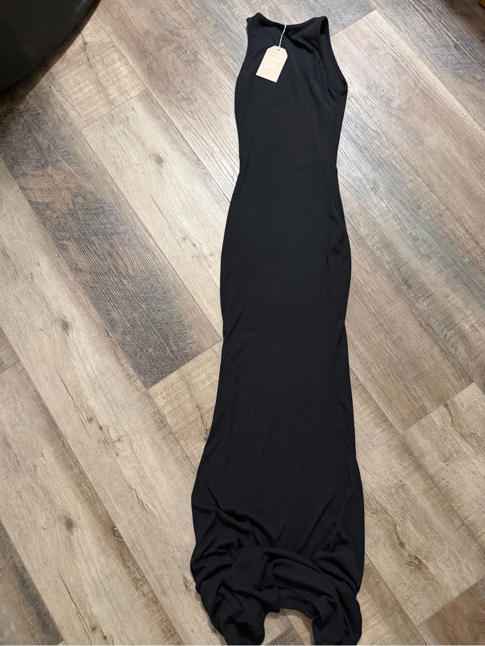 ReoRia Black Sleeveless Maxi Slip Dress - Slim Fit